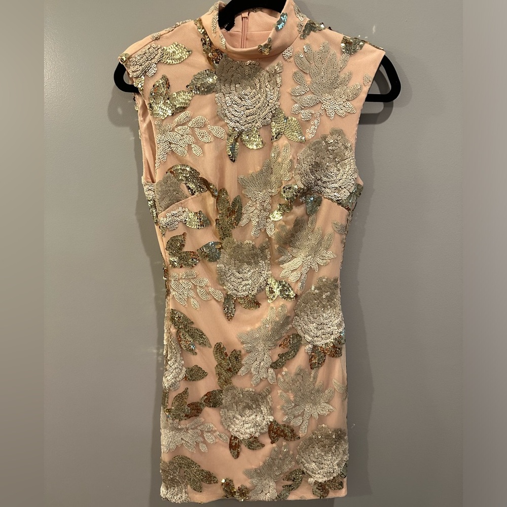 Bebe Embellished Sequin Mini Dress Size 8 Nude/Blush Gold Silver